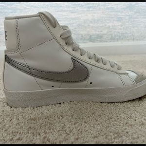 Nike Blazer Mid ‘77 Women’s Size 6